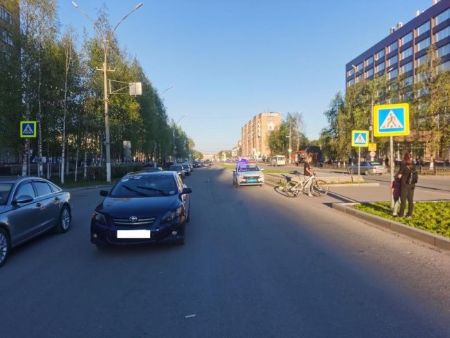 В Ухте подросток-велосипедист попал под колеса Toyota Corolla на пешеходном переходе